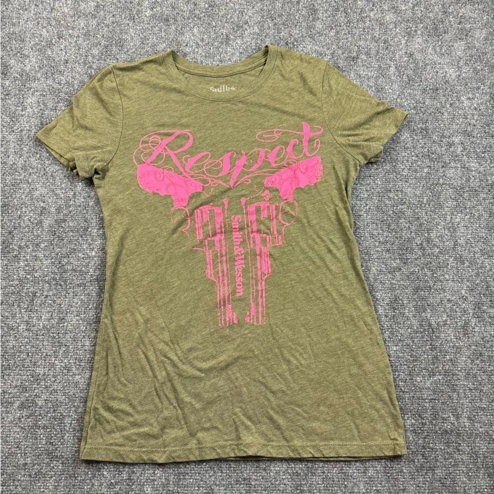 SMITH & WESSON Women’s Green Graphic T-Shirt “Respect” Revolver size: Large